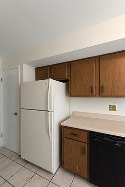 5th image of 436 Blackstone Dr