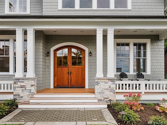 4th image of 3065 NE Harrison Dr