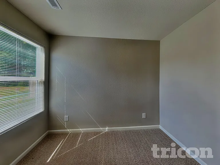 145 Bounding Ln — Photo 12