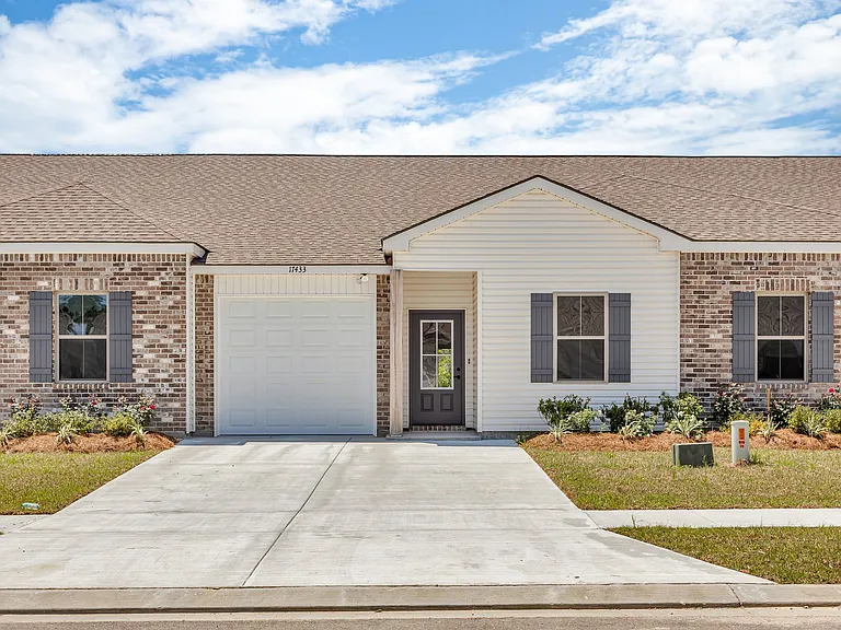 17441 Berkshire Dr — Photo 2