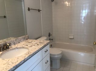 832 Stuarts Dr, Saint Charles, IL 60174