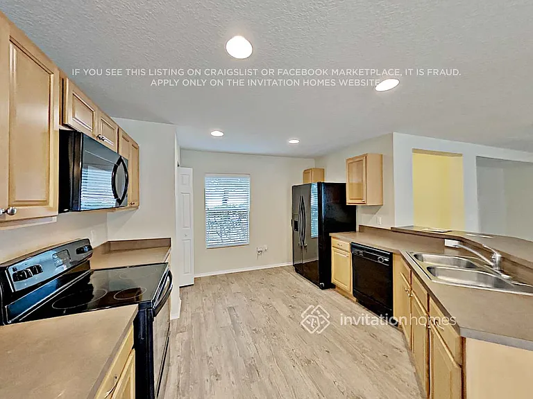 7273 Wakeview Dr — Photo 6