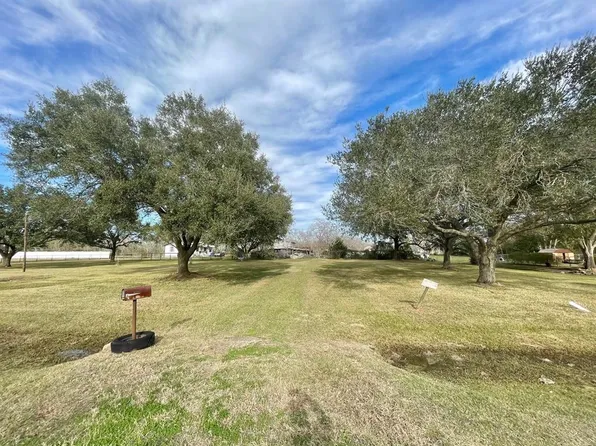 8507 Noble St, Needville, TX 77461