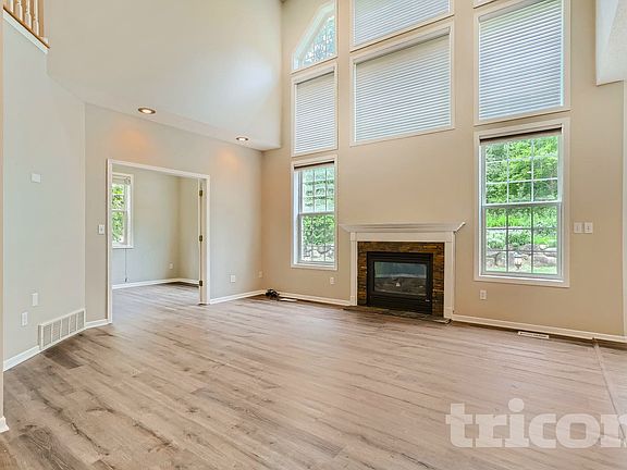 2nd image of 15012 Viewcrest Ln