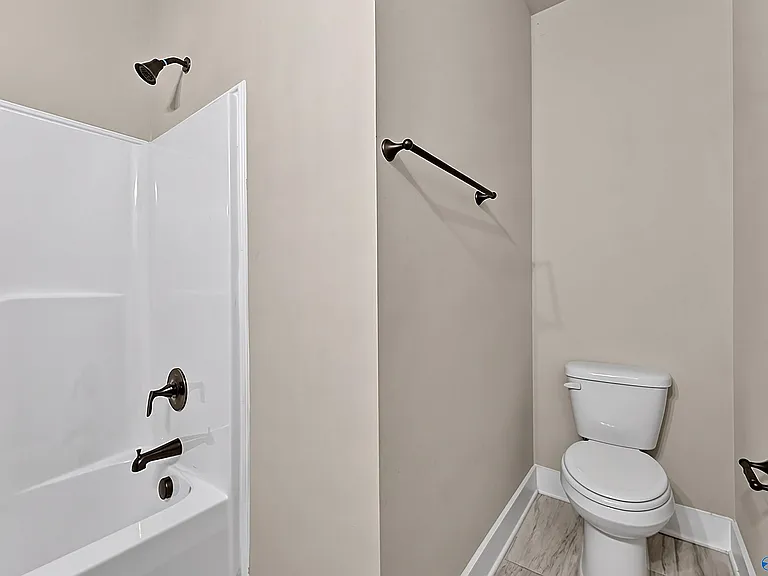 114 Hudson River Dr — Photo 35