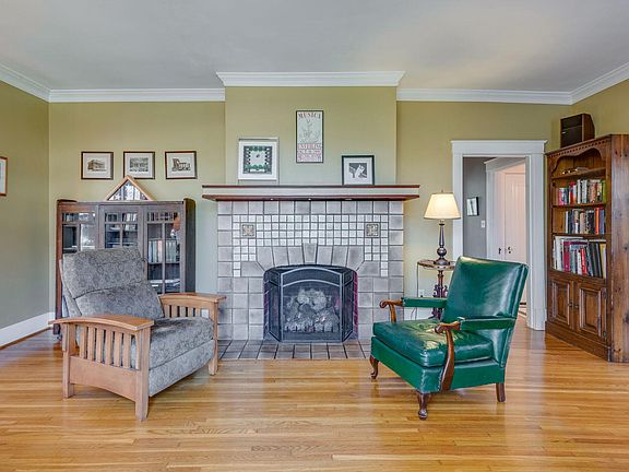 2nd image of 225 Leonard Ave