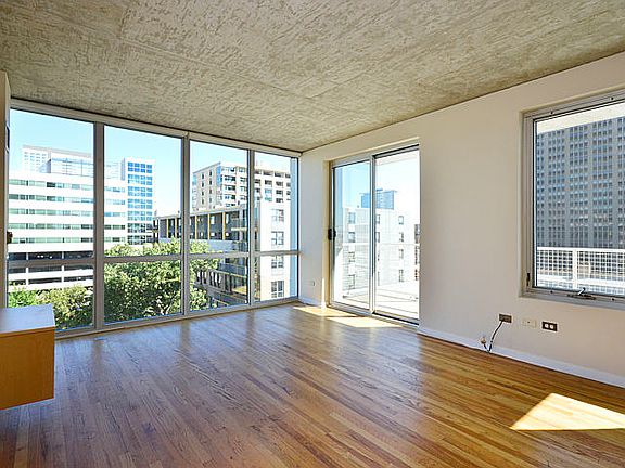 2nd image of 1845 S Michigan Ave Unit 806