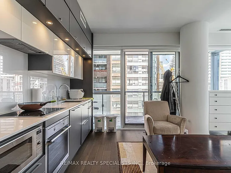 15 Grenville St #609 — Photo 27