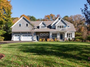 2 Jonathan Ln, Bedford, MA 01730