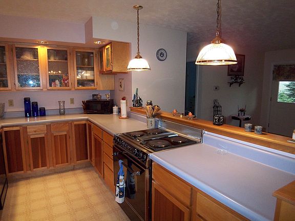 Generous Kitchen Counters
