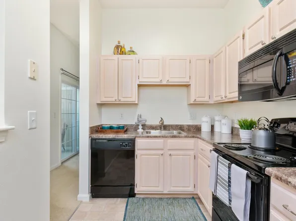 Greenwich Place, 50 Dogwood Dr #20-201, West Warwick, RI 02893