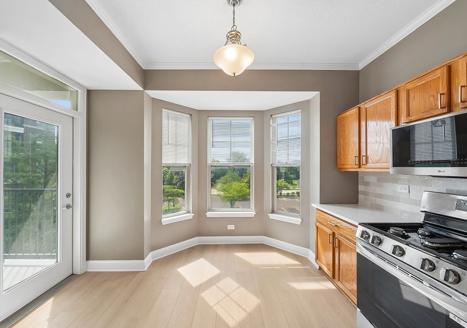 2 bed, 1600 sqft, $2,700 — Photo 4