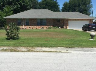 105 W Oak St, Nixa, MO 65714