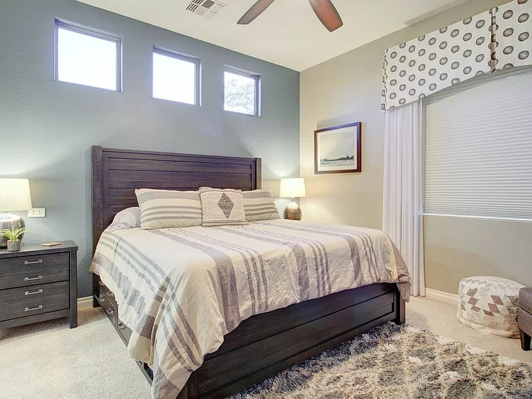 1833 W Periwinkle Way — Photo 23