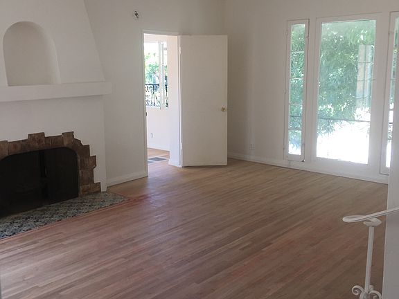 5th image of 332 N Croft Ave