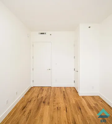 Rented by EXR | media 64