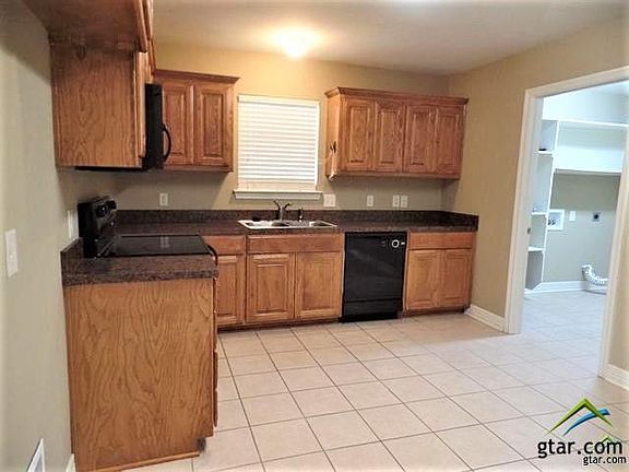2nd image of 1114 Brookhollow Dr