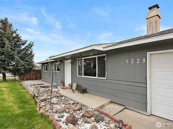 3rd image of 1229 Malaga Avenue