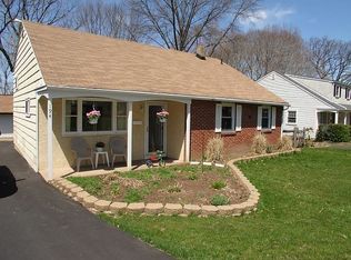 194 Cowbell Rd, Willow Grove, PA 19090