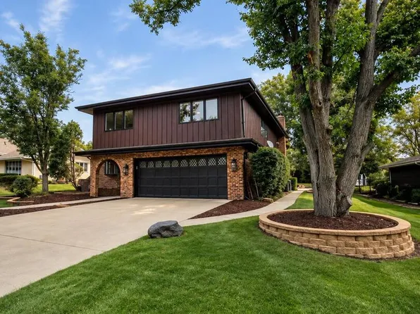 725 Birchwood Rd, Frankfort, IL 60423