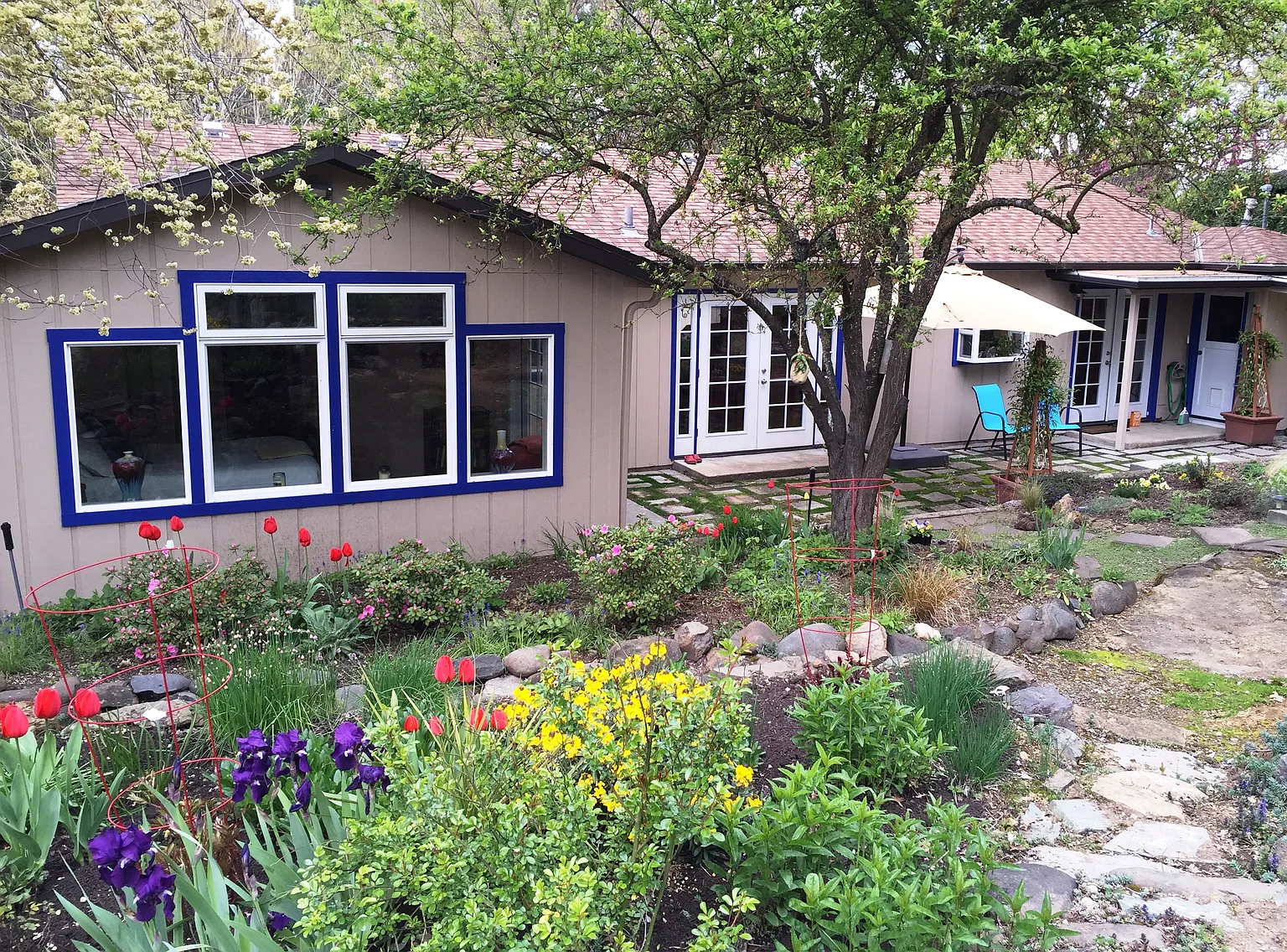 47 Eastwood Dr photo 1