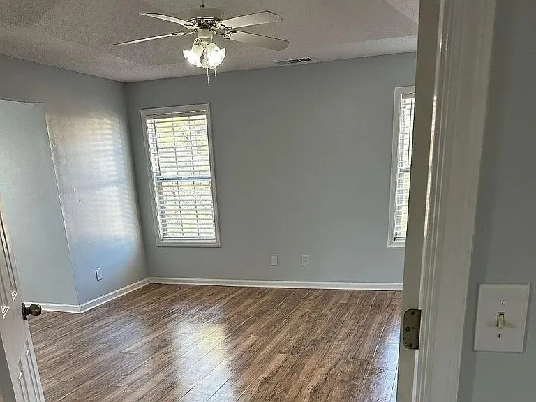 1261 Lakeview Rd — Photo 7