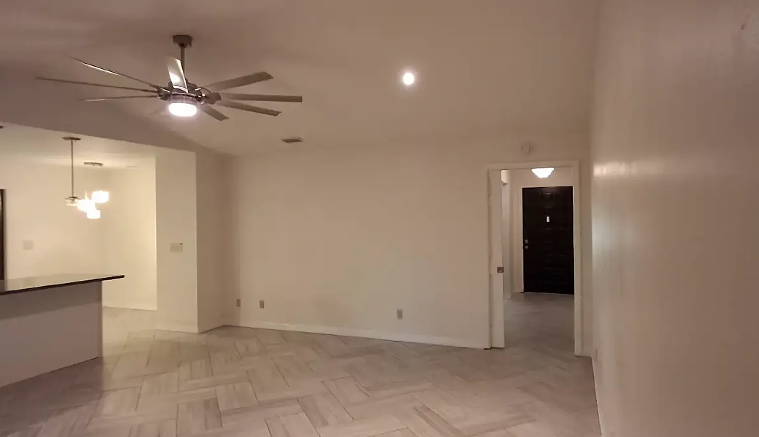 1096 Gran Paseo - $2,300 a month — Photo 4