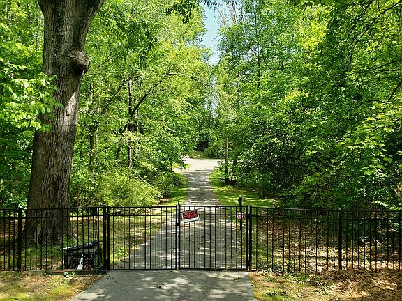 Manual Gate with a lock