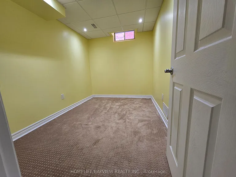 176 Humberland Dr — Photo 24