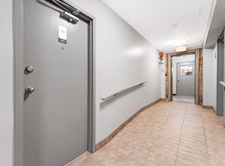 235 Charlotte St, Ottawa, ON K1N 8L4