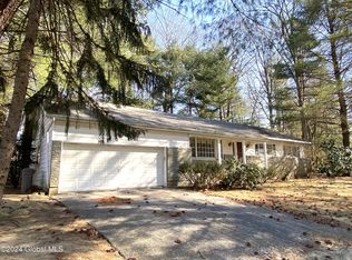 41 Wheeler Dr, Clifton Park, NY 12065