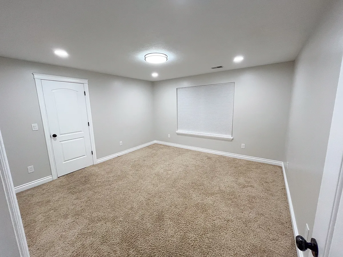 Private bedroom - W 475 S