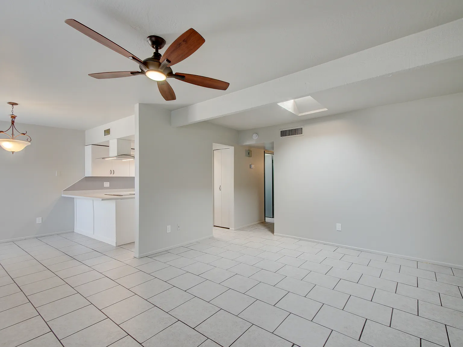 2133 E Sanos Dr — Photo 4
