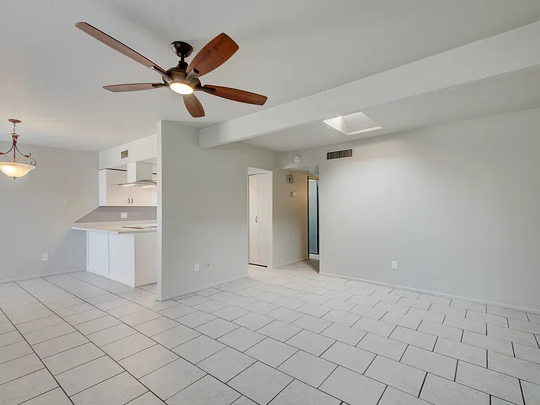 2133 E Sanos Dr — Photo 4