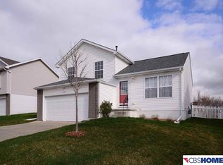 15608 Willow St, Omaha, NE 68136