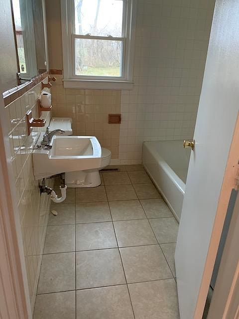 1st image of 112 Sunset Dr