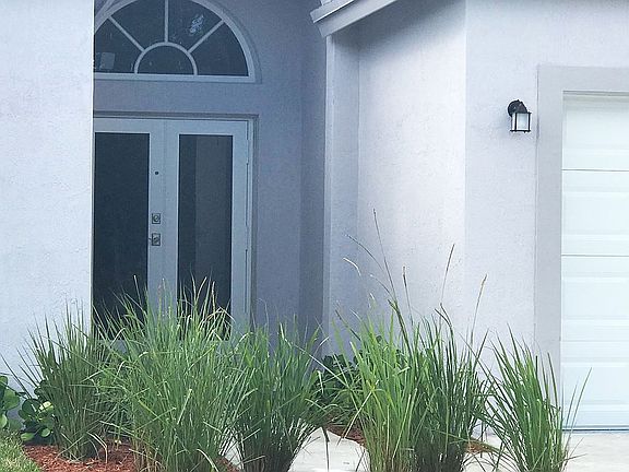 3rd image of 901 SW 22nd St