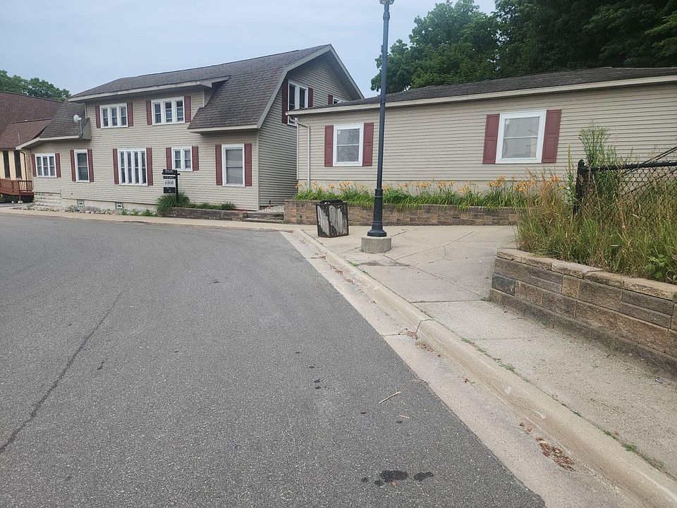 2nd image of 32 Quarterline St