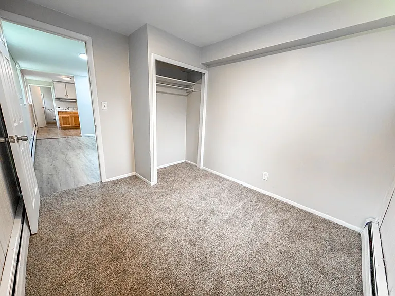 515 W Oak St — Photo 6