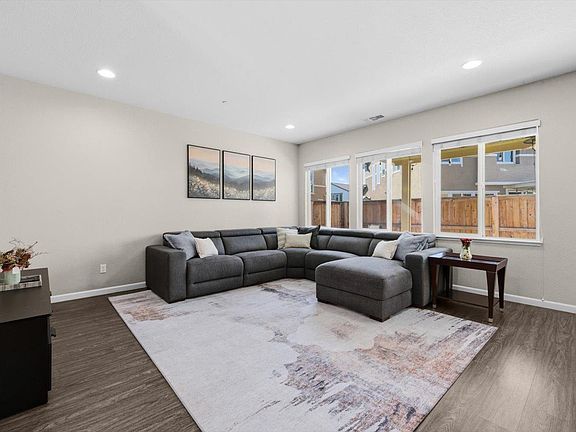 4th image of 210 Heritage Lane