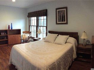 21 Hawks Nest Rd, Stony Brook, NY 11790