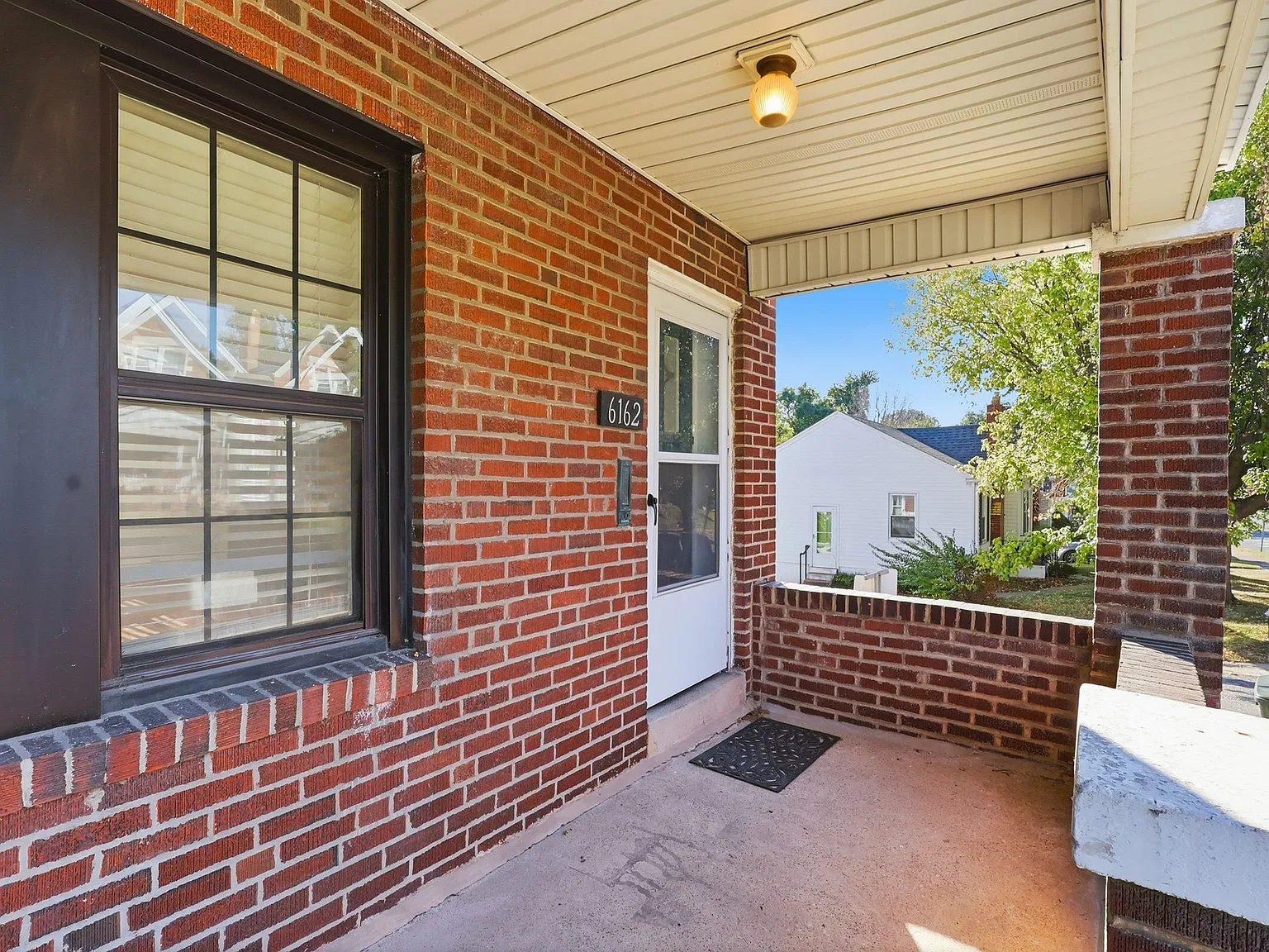 2 bed, 1.0 bath, 1035 sqft, $1,550 — Photo 3