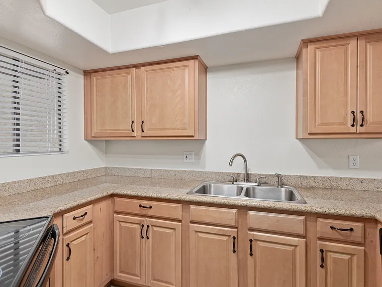985.7 N Granite Reef Rd — Photo 2