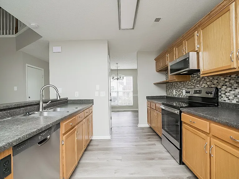 6112 Hampton Hall Way — Photo 8