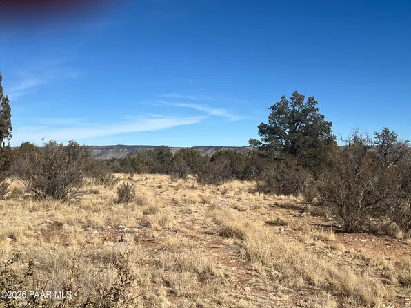 54506 N Shadow Mountain Cir, Seligman, AZ 86337