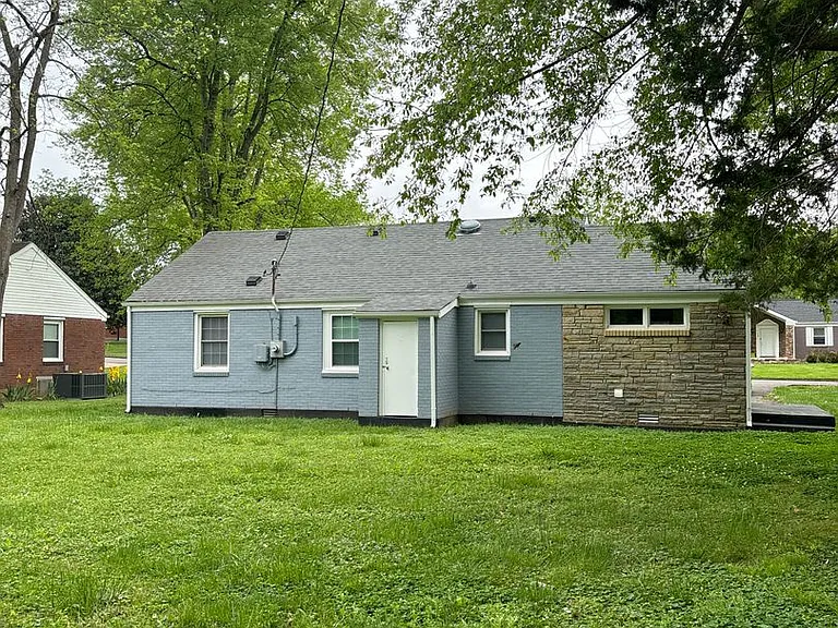 135 N Meadow Dr — Photo 15
