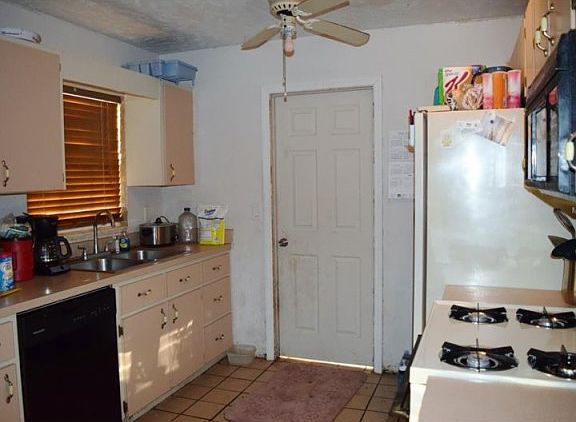 3rd image of 1405 Braebury Dr