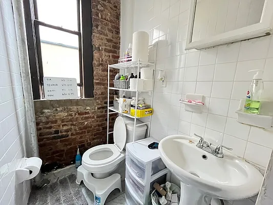 Rented by PocketBroker Inc | media 7