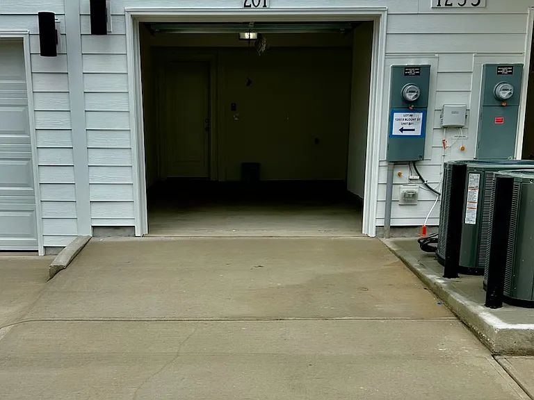 1253 S Blount St #201 — Photo 28
