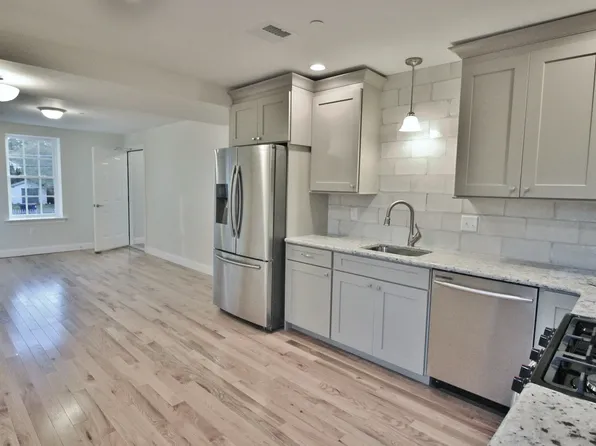 32 Pine St #2B, Oxford, PA 19363